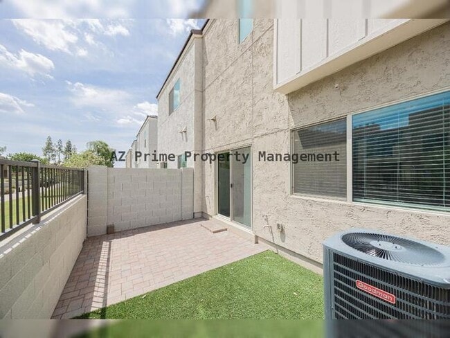 Building Photo - 8343 N 22nd Dr