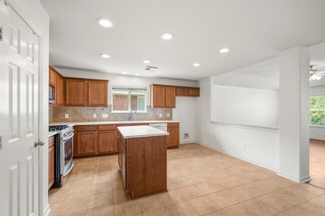 Building Photo - 3211 Falcon Trail Dr