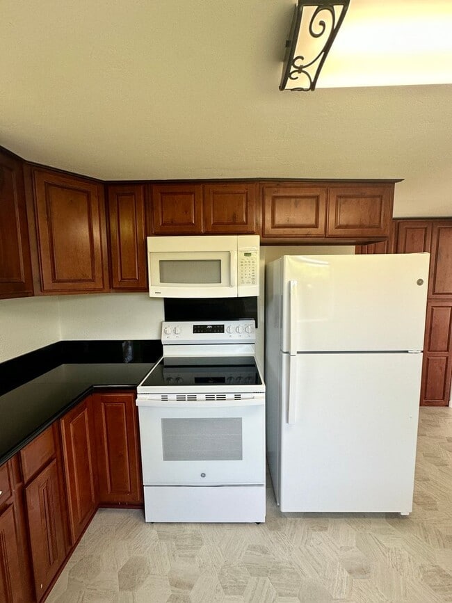 Building Photo - Fresh & Spacious 4 Bed / 2 Bath Home on Oversized Lot – McKinleyville - $2650