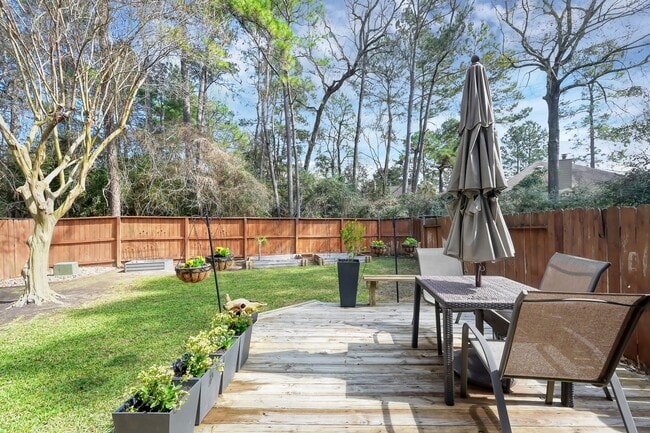 Building Photo - 246 N Walden Elms Cir