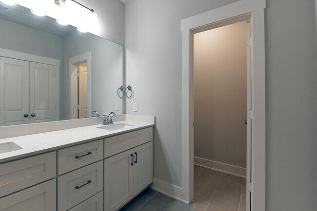 Building Photo - 817 Crystal Oak Ln