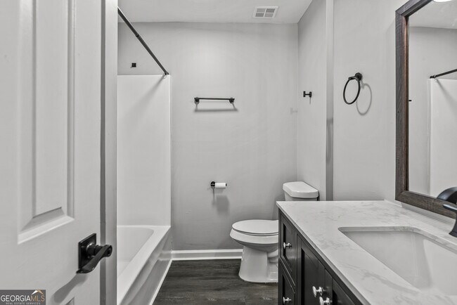 Building Photo - 140 Cumberland Ct