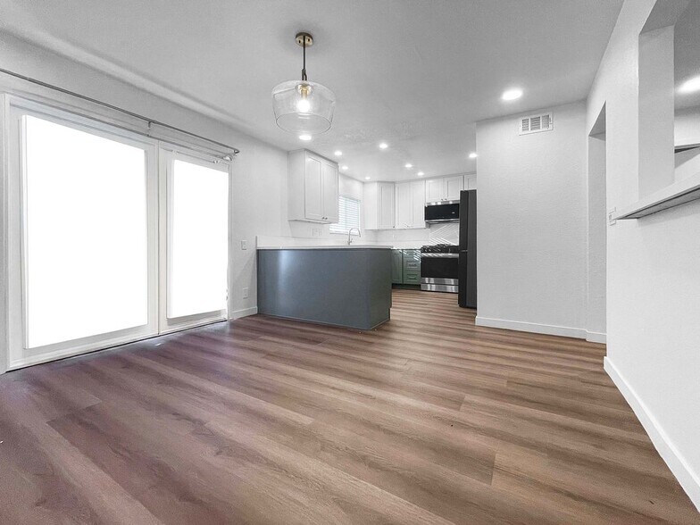 Building Photo - 1335 W 139th, 101