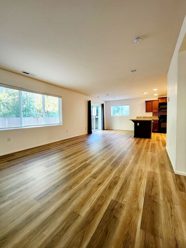 Building Photo - Prime Amber Skyline Home for Lease: Comfort and Convenience Await