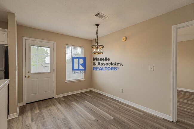 Building Photo - 2 Bed 2 Bath Near the Reservoir