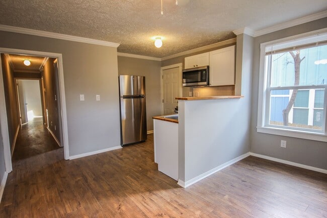 Building Photo - Stylish 2BR Retreat in Vibrant Highland Park Neighborhood!
