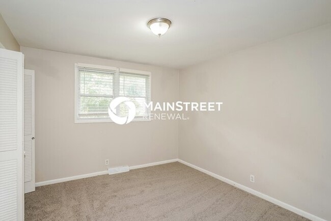 Building Photo - 3 Bedroom Pet-Friendly Home in HENDERSONVILLE, TN with Main Street Renewal