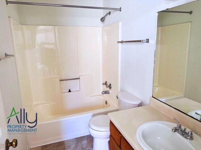 Building Photo - 1515 Westfield Ct