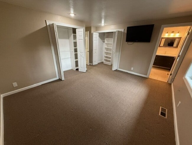 Building Photo - UPDATED 4 BED, 3 BATH KIRKLAND HOUSE FOR RENT AVAILABLE NOW!