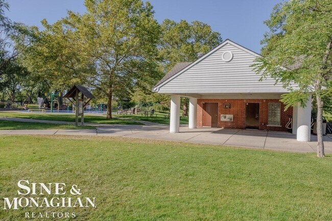 Building Photo - 744 Trombley Rd