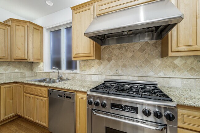 Building Photo - 119 Opal Ave