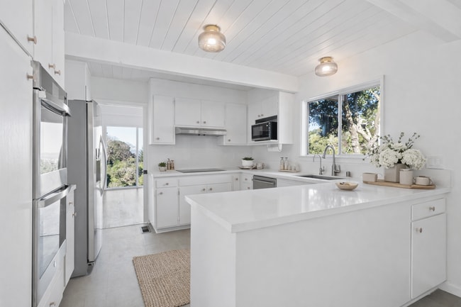 Building Photo - 16 Echo Ln