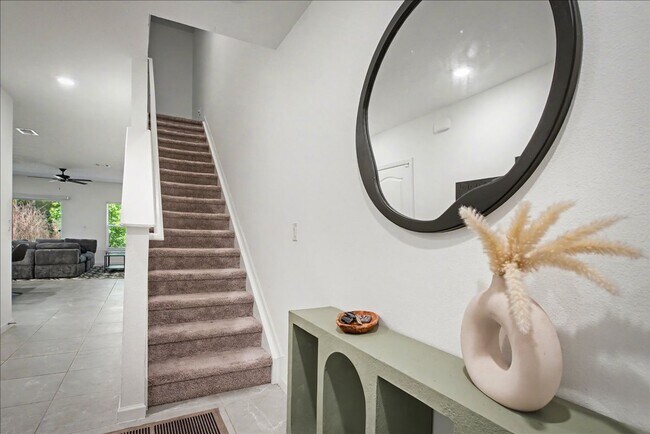 Building Photo - Refined Living at Its Finest | Renovated 3BR Townhome in Jacksonville