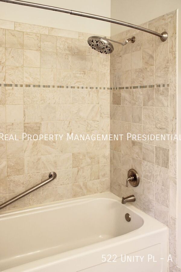 Building Photo - 522 Unity Pl