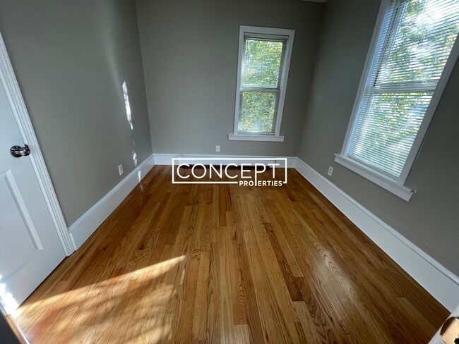 Building Photo - 16 Bird St