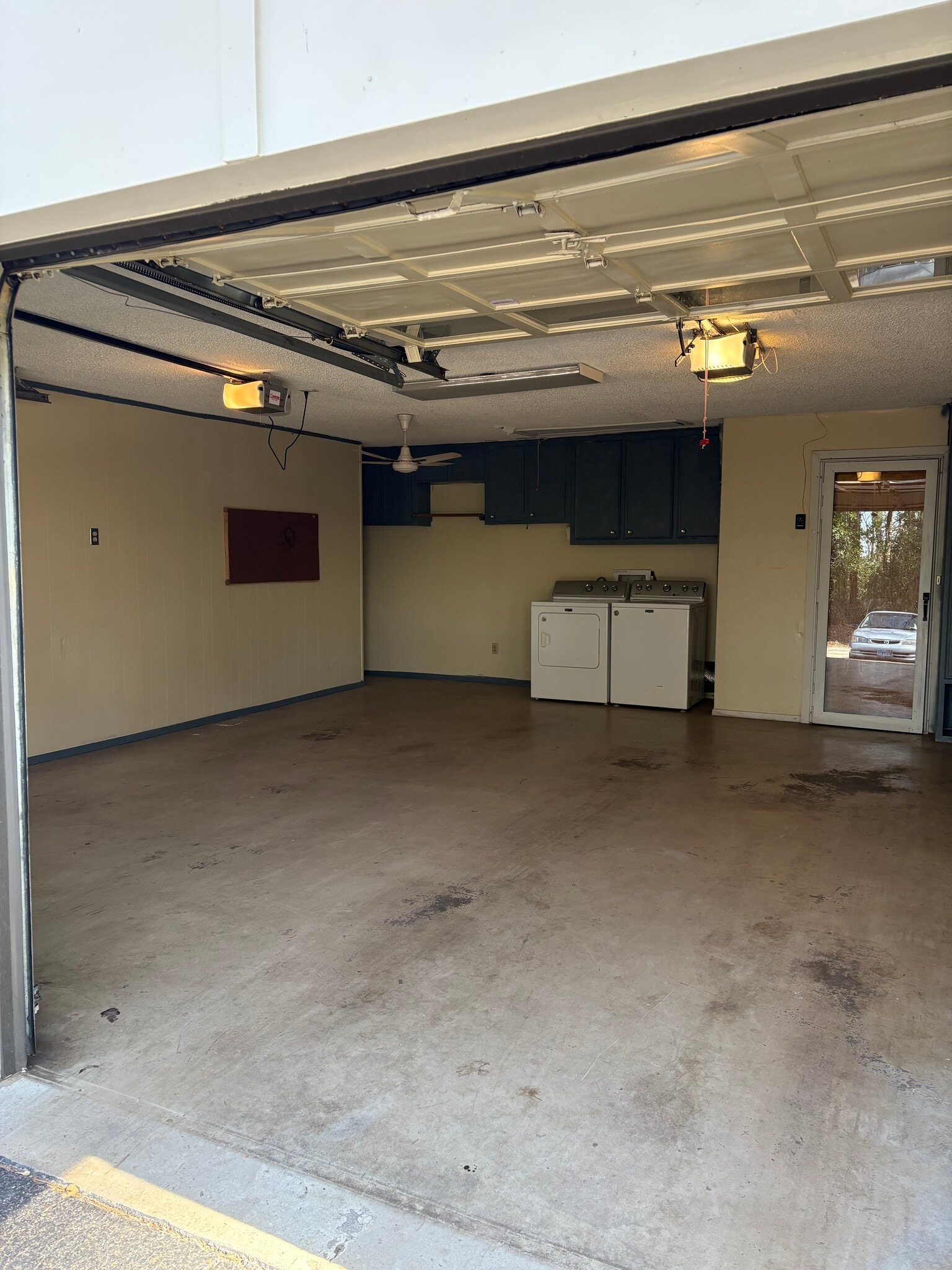 Building Photo - 206 Cedarcrest Dr