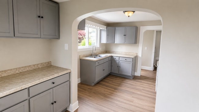 Building Photo - Charming 3 Bed / 2 Bath Single-Family Home in Barberton