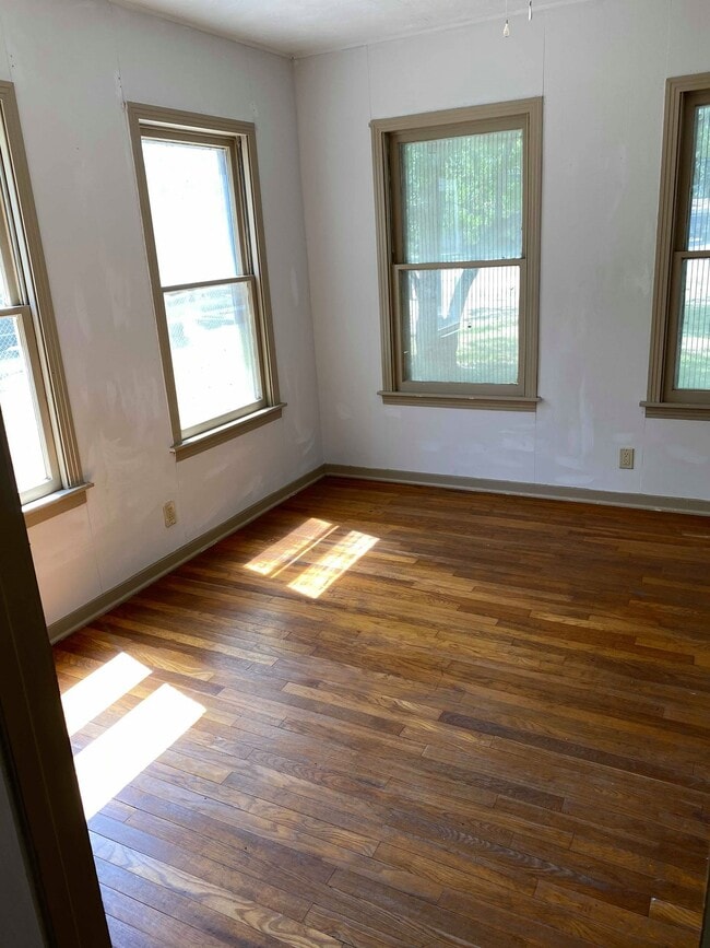 Building Photo - 1409 W San Antonio St