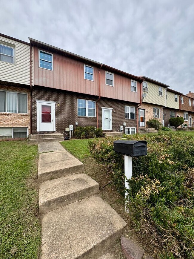 Building Photo - Charming 3 Bedroom/2 Bathroom in Essex, MD!