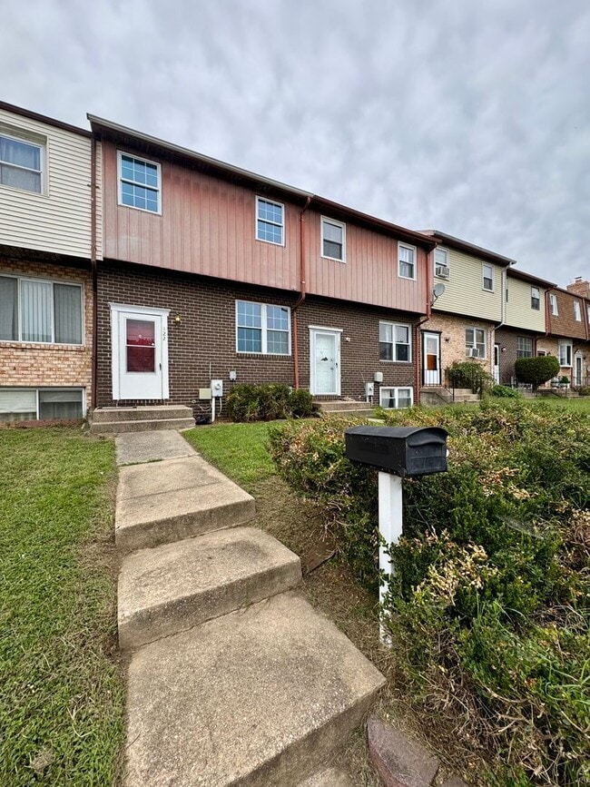 Primary Photo - Charming 3 Bedroom/2 Bathroom in Essex, MD!