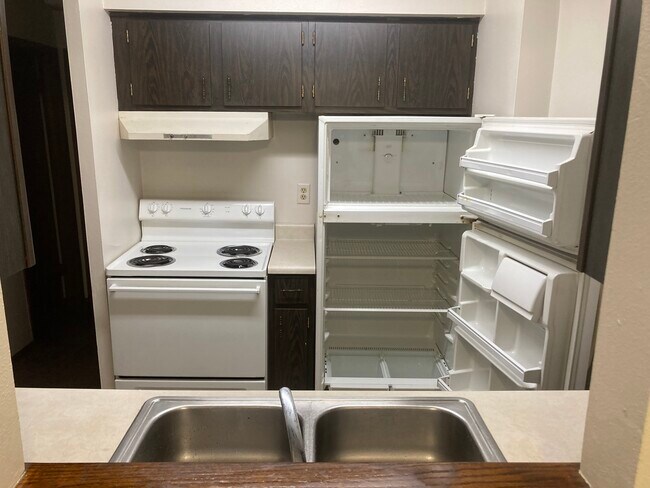 Building Photo - 10628 W Bobolink Ave