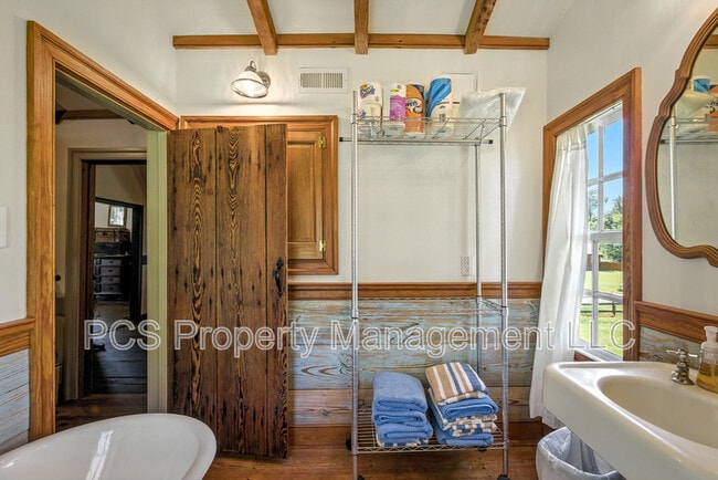 Building Photo - 11826 Colonial Trail W