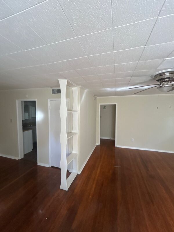 Building Photo - 1618 Kentwood Dr
