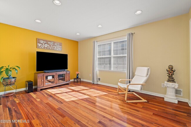 Building Photo - 7 Warbler Rd