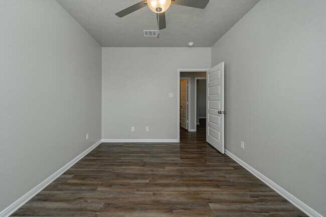 Building Photo - Where Style Meets Comfort: Elevate Your Li...