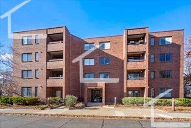 Building Photo - Coolidge Corner Location, High-End Finishe...
