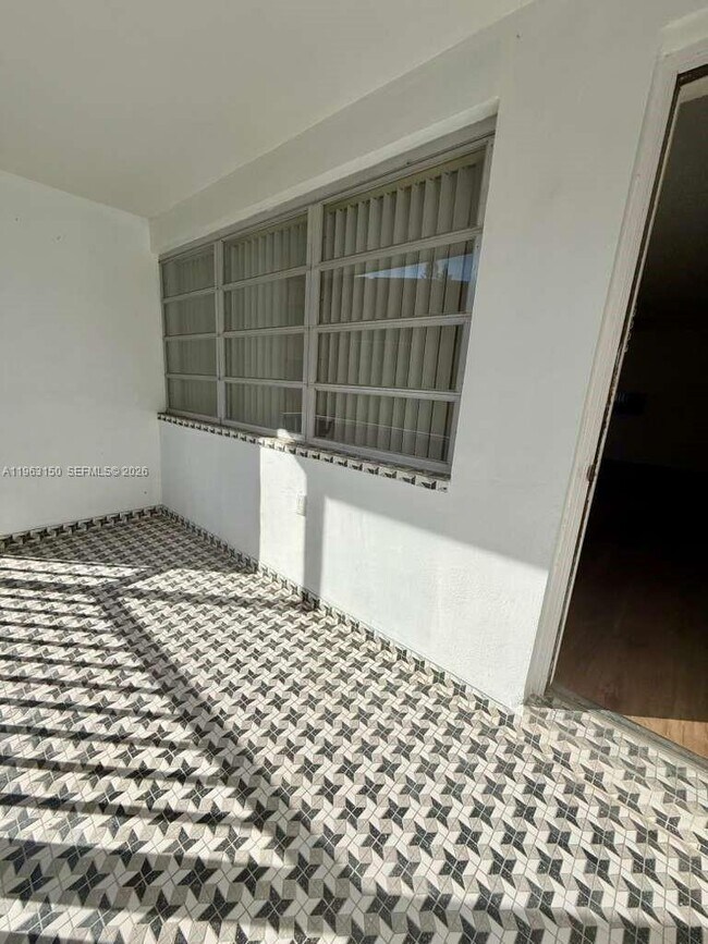 Building Photo - 1550 NE 191st St