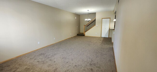 Building Photo - Rare 3 bedroom, 2.5 bathroom rental home w...