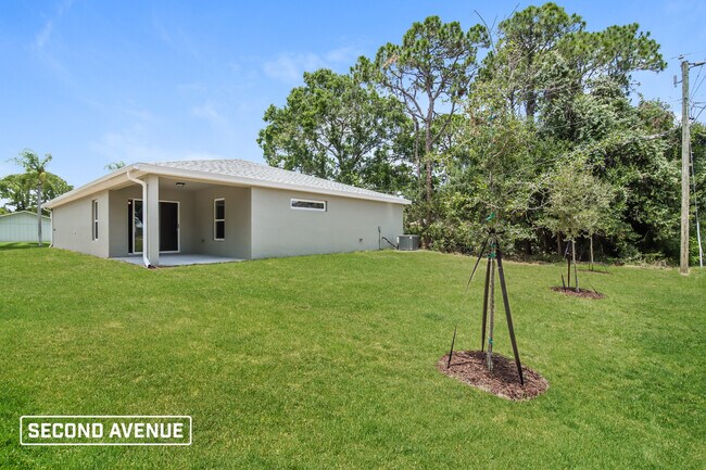 Building Photo - 1576 Summit Rd