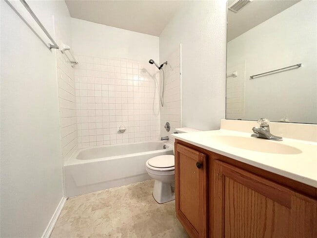 Building Photo - 1211 Saddle Dr