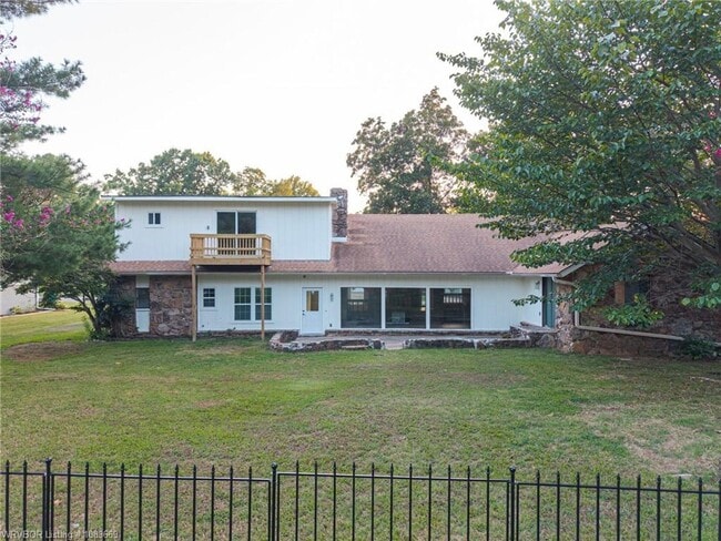 Building Photo - 4 bedroom Single Family home in Fianna Hils