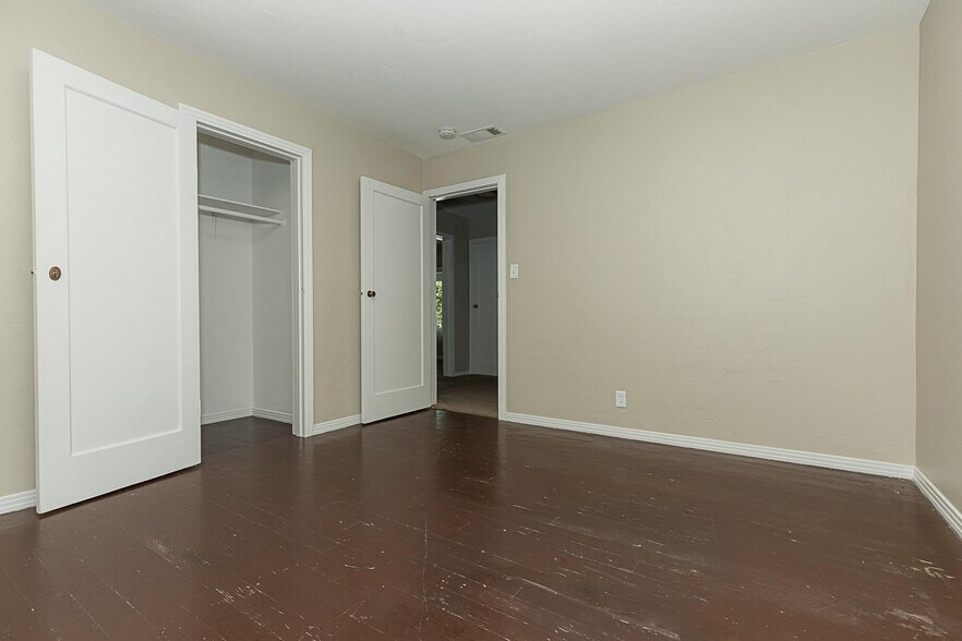 rooms - 330 10th St