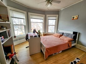 Building Photo - 2204 E Locust St