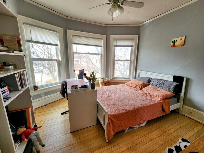 Building Photo - 2204 E Locust St