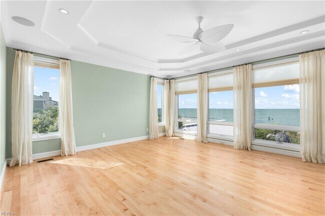 Building Photo - 882 W Ocean View Ave