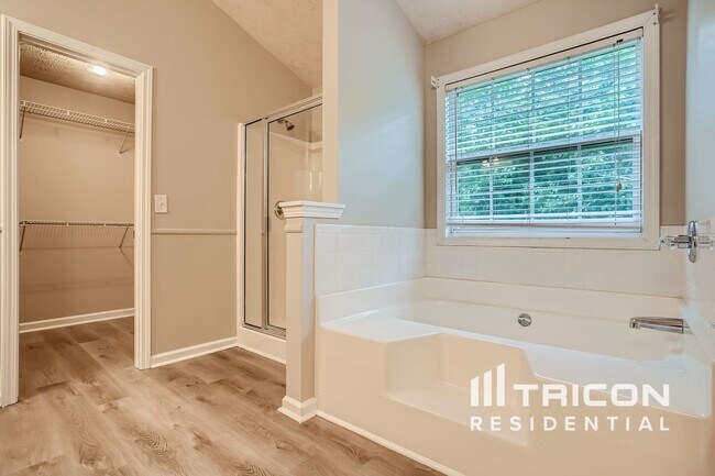 Building Photo - 1593 Great Shoals Cir SE
