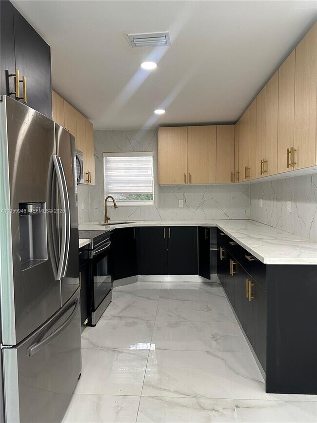 Building Photo - 6448 Fletcher St