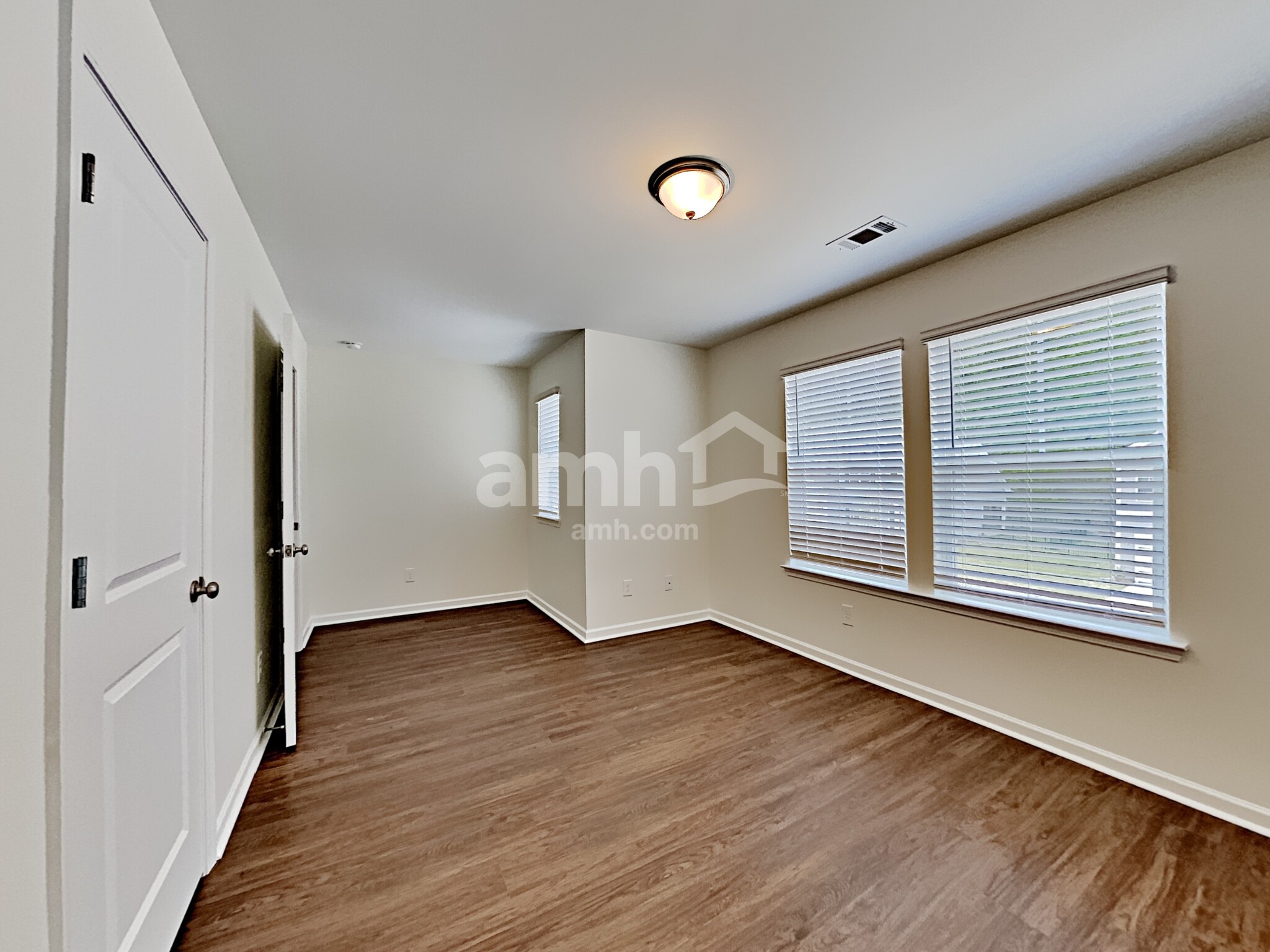Building Photo - 330 Camp dr