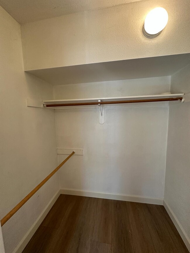 Building Photo - 3083 E Rose Ave