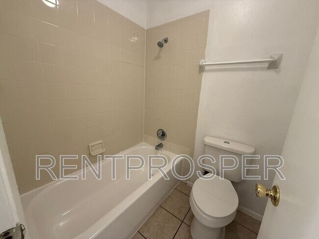 Building Photo - 4305 S Semoran Blvd