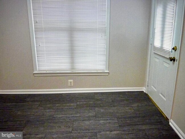 Building Photo - 7256 Glen Hollow Ct