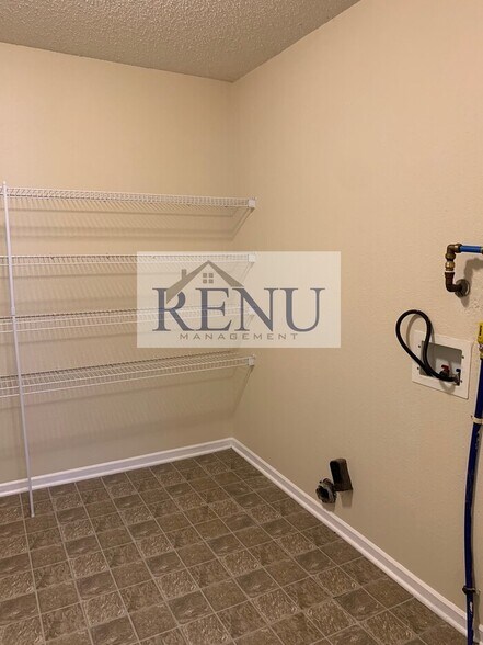 Building Photo - 6728 W Littleton Dr