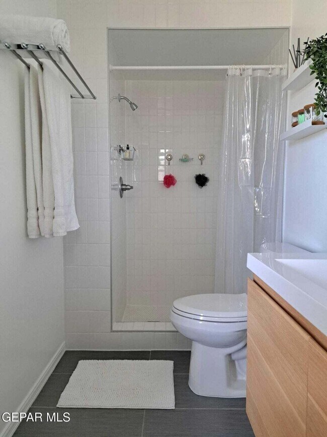 Building Photo - 817 Centennial Dr