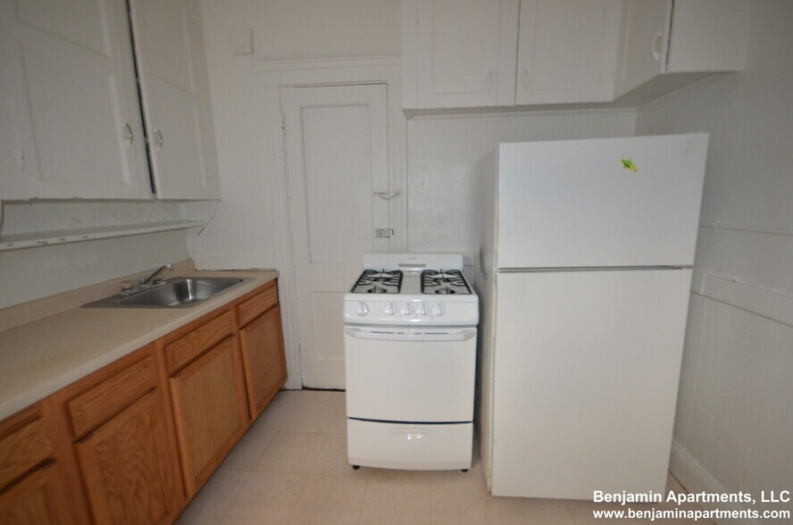 Primary Photo - 131 Sutherland Rd