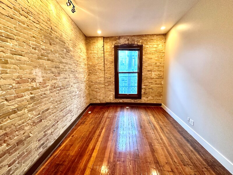Building Photo - 319 S Flores St