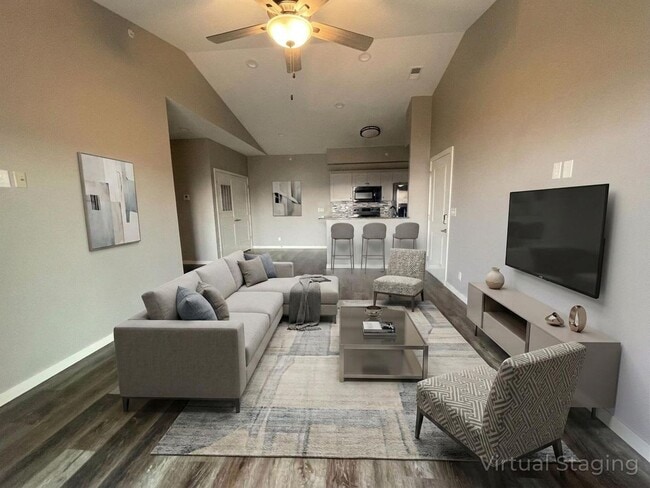 Building Photo - 3 Bedroom 2 Bath  Apartment With Lake-views of Table Rock Lake from each Room